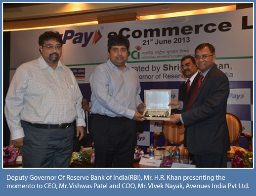 Deputy Governor of Reserve Bank of India(RBI), Mr.H.R. Khan presenting the momento to CEO, Mr. Vishwas Patel and COO, Mr. Vivek Nayak, Avenues India Pvt Ltd.